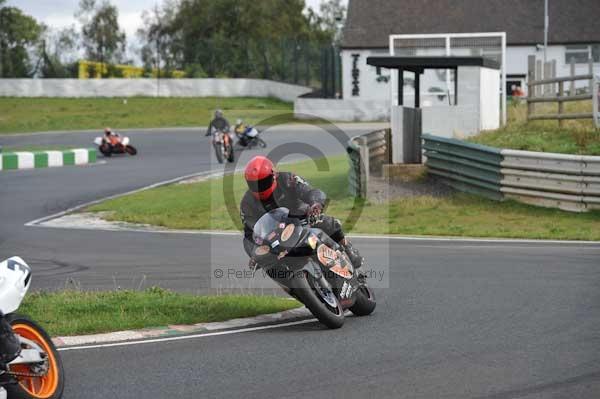 Mallory park Leicestershire;Mallory park photographs;Motorcycle action photographs;event digital images;eventdigitalimages;mallory park;no limits trackday;peter wileman photography;trackday;trackday digital images;trackday photos