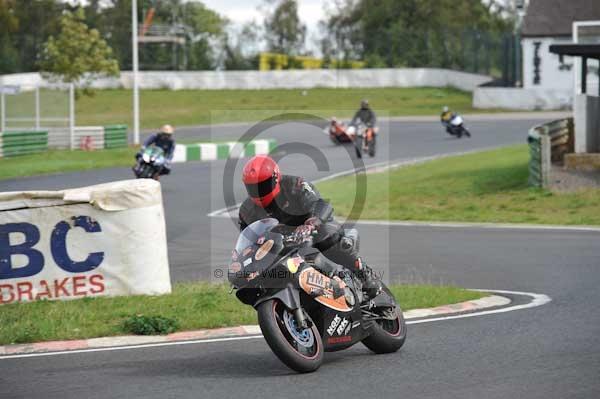 Mallory park Leicestershire;Mallory park photographs;Motorcycle action photographs;event digital images;eventdigitalimages;mallory park;no limits trackday;peter wileman photography;trackday;trackday digital images;trackday photos
