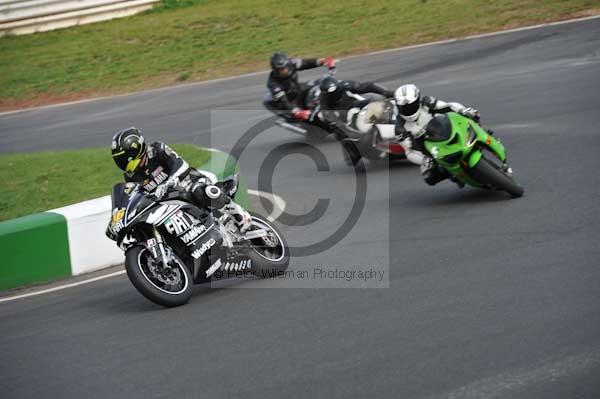 Mallory park Leicestershire;Mallory park photographs;Motorcycle action photographs;event digital images;eventdigitalimages;mallory park;no limits trackday;peter wileman photography;trackday;trackday digital images;trackday photos