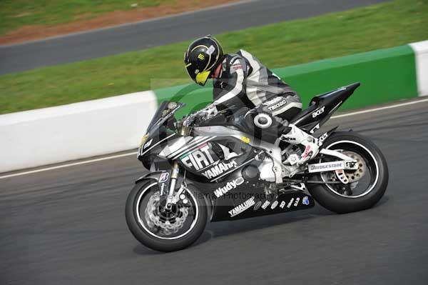 Mallory park Leicestershire;Mallory park photographs;Motorcycle action photographs;event digital images;eventdigitalimages;mallory park;no limits trackday;peter wileman photography;trackday;trackday digital images;trackday photos