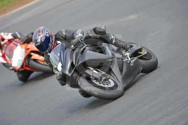 Mallory park Leicestershire;Mallory park photographs;Motorcycle action photographs;event digital images;eventdigitalimages;mallory park;no limits trackday;peter wileman photography;trackday;trackday digital images;trackday photos