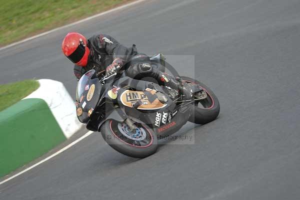 Mallory park Leicestershire;Mallory park photographs;Motorcycle action photographs;event digital images;eventdigitalimages;mallory park;no limits trackday;peter wileman photography;trackday;trackday digital images;trackday photos