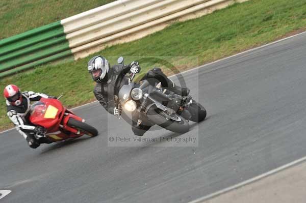 Mallory park Leicestershire;Mallory park photographs;Motorcycle action photographs;event digital images;eventdigitalimages;mallory park;no limits trackday;peter wileman photography;trackday;trackday digital images;trackday photos