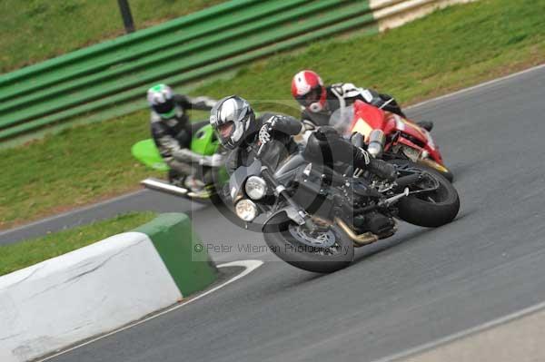 Mallory park Leicestershire;Mallory park photographs;Motorcycle action photographs;event digital images;eventdigitalimages;mallory park;no limits trackday;peter wileman photography;trackday;trackday digital images;trackday photos