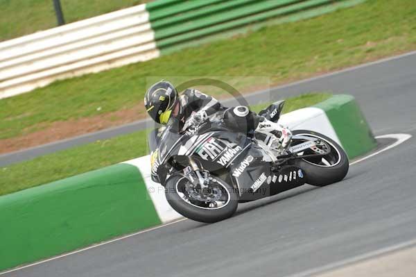 Mallory park Leicestershire;Mallory park photographs;Motorcycle action photographs;event digital images;eventdigitalimages;mallory park;no limits trackday;peter wileman photography;trackday;trackday digital images;trackday photos