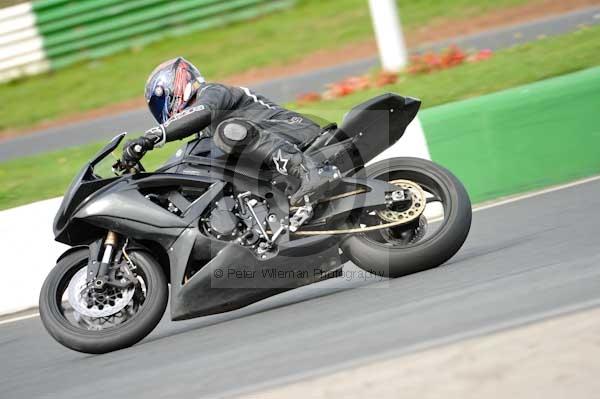 Mallory park Leicestershire;Mallory park photographs;Motorcycle action photographs;event digital images;eventdigitalimages;mallory park;no limits trackday;peter wileman photography;trackday;trackday digital images;trackday photos