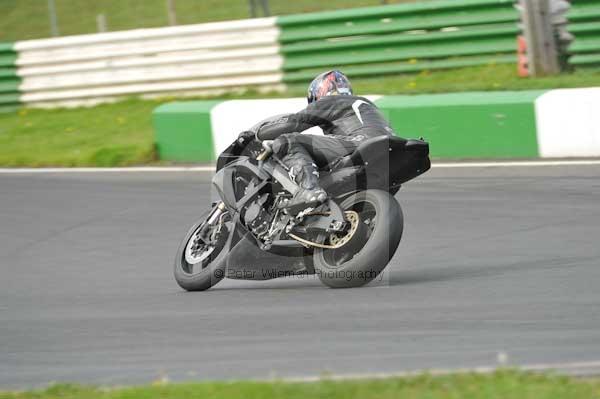 Mallory park Leicestershire;Mallory park photographs;Motorcycle action photographs;event digital images;eventdigitalimages;mallory park;no limits trackday;peter wileman photography;trackday;trackday digital images;trackday photos