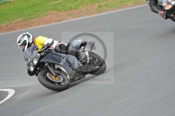 Mallory park Leicestershire;Mallory park photographs;Motorcycle action photographs;event digital images;eventdigitalimages;mallory park;no limits trackday;peter wileman photography;trackday;trackday digital images;trackday photos