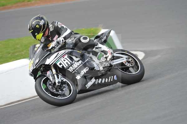 Mallory park Leicestershire;Mallory park photographs;Motorcycle action photographs;event digital images;eventdigitalimages;mallory park;no limits trackday;peter wileman photography;trackday;trackday digital images;trackday photos