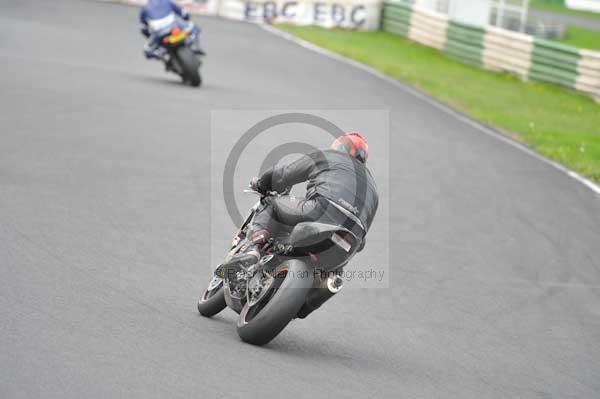 Mallory park Leicestershire;Mallory park photographs;Motorcycle action photographs;event digital images;eventdigitalimages;mallory park;no limits trackday;peter wileman photography;trackday;trackday digital images;trackday photos
