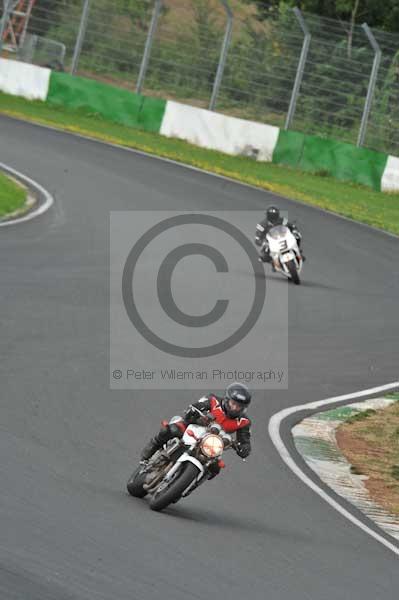 Mallory park Leicestershire;Mallory park photographs;Motorcycle action photographs;event digital images;eventdigitalimages;mallory park;no limits trackday;peter wileman photography;trackday;trackday digital images;trackday photos