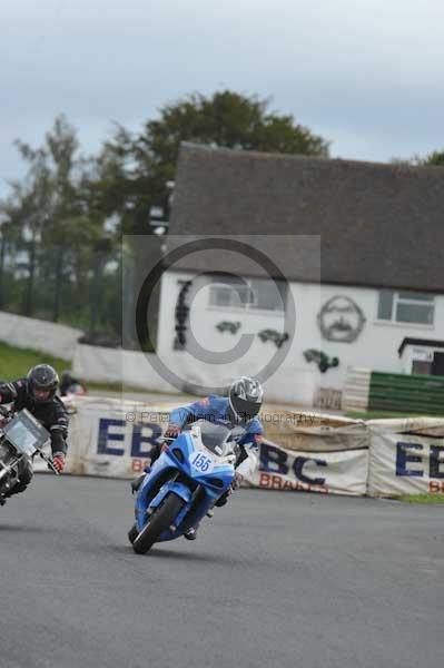 Mallory park Leicestershire;Mallory park photographs;Motorcycle action photographs;event digital images;eventdigitalimages;mallory park;no limits trackday;peter wileman photography;trackday;trackday digital images;trackday photos