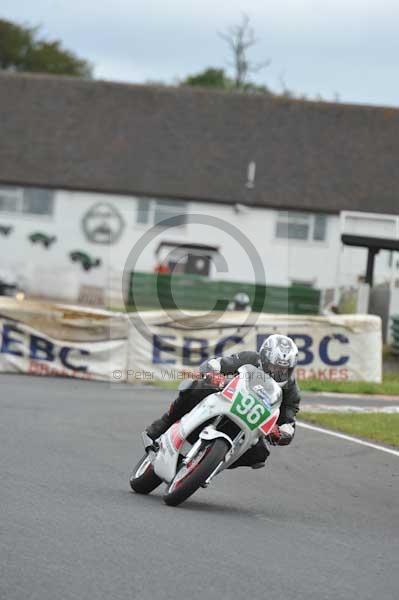 Mallory park Leicestershire;Mallory park photographs;Motorcycle action photographs;event digital images;eventdigitalimages;mallory park;no limits trackday;peter wileman photography;trackday;trackday digital images;trackday photos