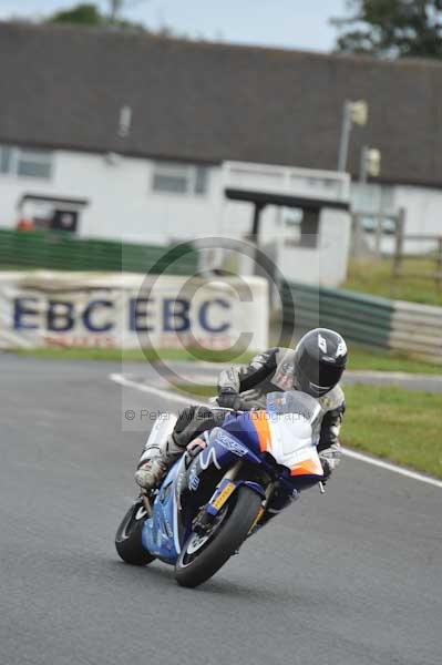 Mallory park Leicestershire;Mallory park photographs;Motorcycle action photographs;event digital images;eventdigitalimages;mallory park;no limits trackday;peter wileman photography;trackday;trackday digital images;trackday photos