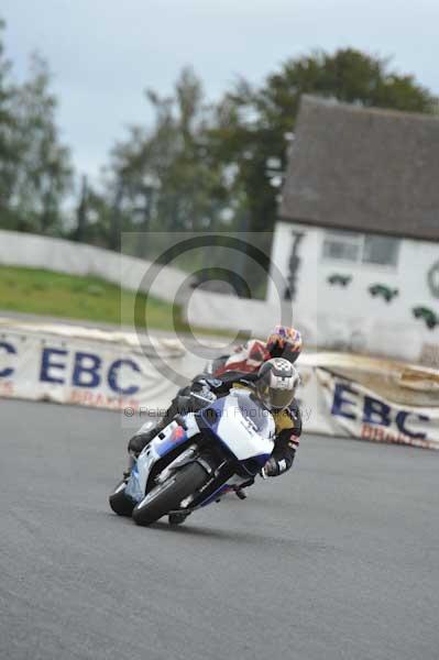 Mallory park Leicestershire;Mallory park photographs;Motorcycle action photographs;event digital images;eventdigitalimages;mallory park;no limits trackday;peter wileman photography;trackday;trackday digital images;trackday photos