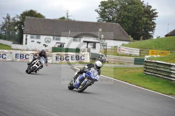 Mallory park Leicestershire;Mallory park photographs;Motorcycle action photographs;event digital images;eventdigitalimages;mallory park;no limits trackday;peter wileman photography;trackday;trackday digital images;trackday photos