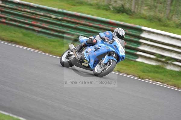 Mallory park Leicestershire;Mallory park photographs;Motorcycle action photographs;event digital images;eventdigitalimages;mallory park;no limits trackday;peter wileman photography;trackday;trackday digital images;trackday photos