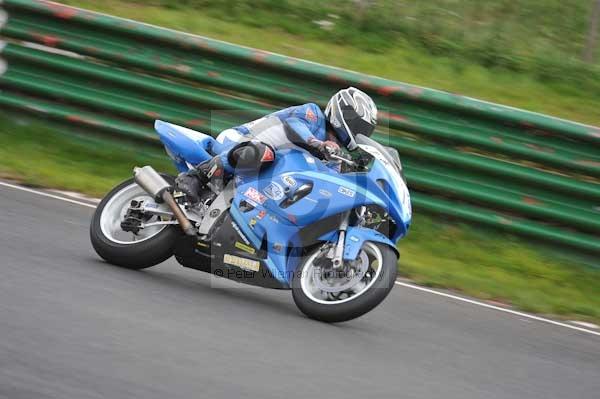 Mallory park Leicestershire;Mallory park photographs;Motorcycle action photographs;event digital images;eventdigitalimages;mallory park;no limits trackday;peter wileman photography;trackday;trackday digital images;trackday photos