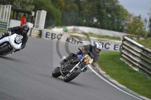 Mallory park Leicestershire;Mallory park photographs;Motorcycle action photographs;event digital images;eventdigitalimages;mallory park;no limits trackday;peter wileman photography;trackday;trackday digital images;trackday photos