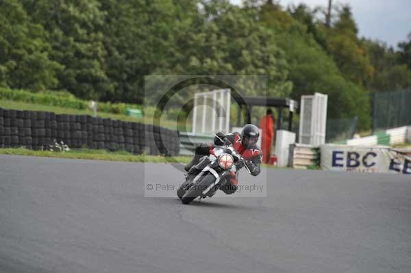 Mallory park Leicestershire;Mallory park photographs;Motorcycle action photographs;event digital images;eventdigitalimages;mallory park;no limits trackday;peter wileman photography;trackday;trackday digital images;trackday photos