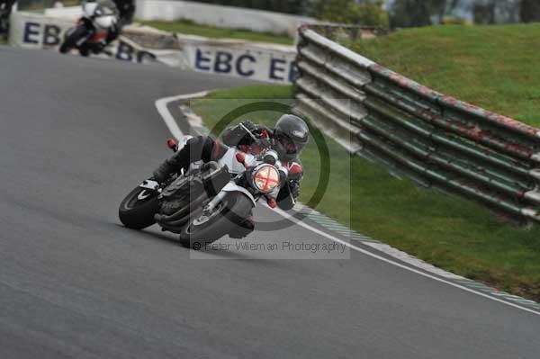 Mallory park Leicestershire;Mallory park photographs;Motorcycle action photographs;event digital images;eventdigitalimages;mallory park;no limits trackday;peter wileman photography;trackday;trackday digital images;trackday photos