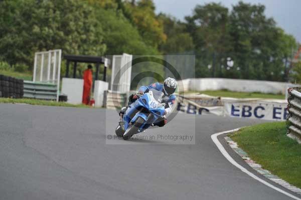 Mallory park Leicestershire;Mallory park photographs;Motorcycle action photographs;event digital images;eventdigitalimages;mallory park;no limits trackday;peter wileman photography;trackday;trackday digital images;trackday photos