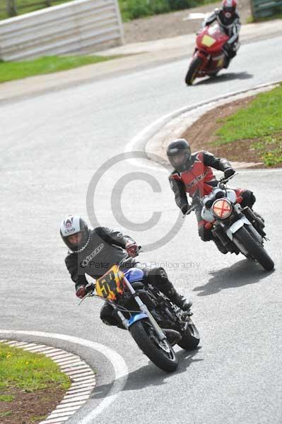 Mallory park Leicestershire;Mallory park photographs;Motorcycle action photographs;event digital images;eventdigitalimages;mallory park;no limits trackday;peter wileman photography;trackday;trackday digital images;trackday photos