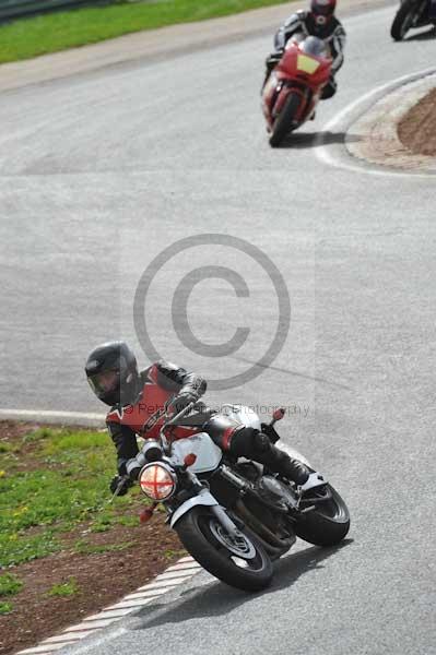 Mallory park Leicestershire;Mallory park photographs;Motorcycle action photographs;event digital images;eventdigitalimages;mallory park;no limits trackday;peter wileman photography;trackday;trackday digital images;trackday photos