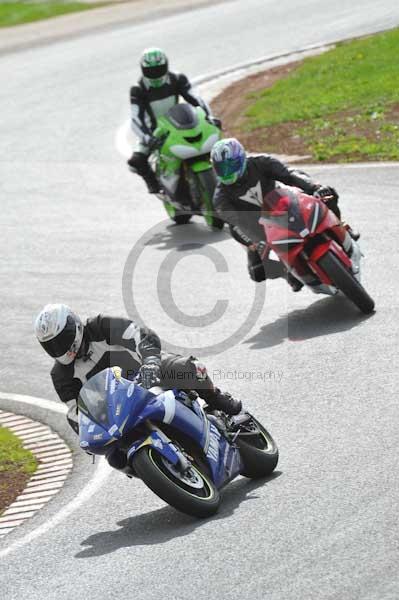 Mallory park Leicestershire;Mallory park photographs;Motorcycle action photographs;event digital images;eventdigitalimages;mallory park;no limits trackday;peter wileman photography;trackday;trackday digital images;trackday photos