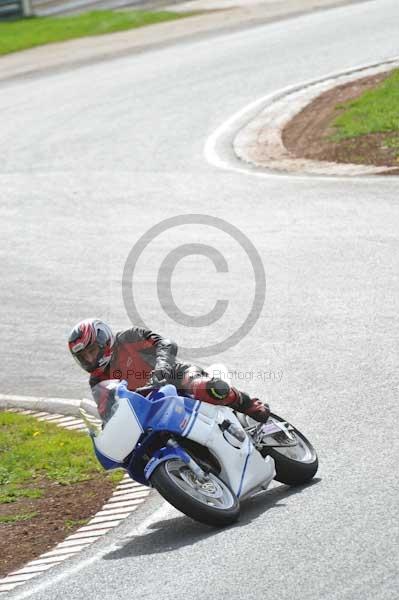 Mallory park Leicestershire;Mallory park photographs;Motorcycle action photographs;event digital images;eventdigitalimages;mallory park;no limits trackday;peter wileman photography;trackday;trackday digital images;trackday photos