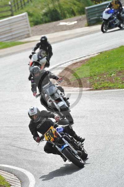 Mallory park Leicestershire;Mallory park photographs;Motorcycle action photographs;event digital images;eventdigitalimages;mallory park;no limits trackday;peter wileman photography;trackday;trackday digital images;trackday photos