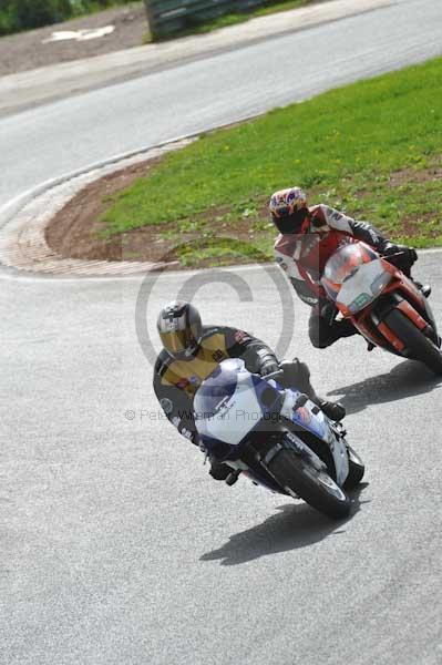 Mallory park Leicestershire;Mallory park photographs;Motorcycle action photographs;event digital images;eventdigitalimages;mallory park;no limits trackday;peter wileman photography;trackday;trackday digital images;trackday photos