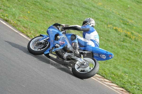Mallory park Leicestershire;Mallory park photographs;Motorcycle action photographs;event digital images;eventdigitalimages;mallory park;no limits trackday;peter wileman photography;trackday;trackday digital images;trackday photos