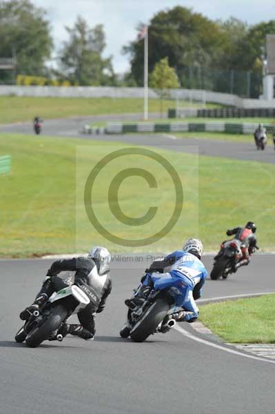 Mallory park Leicestershire;Mallory park photographs;Motorcycle action photographs;event digital images;eventdigitalimages;mallory park;no limits trackday;peter wileman photography;trackday;trackday digital images;trackday photos