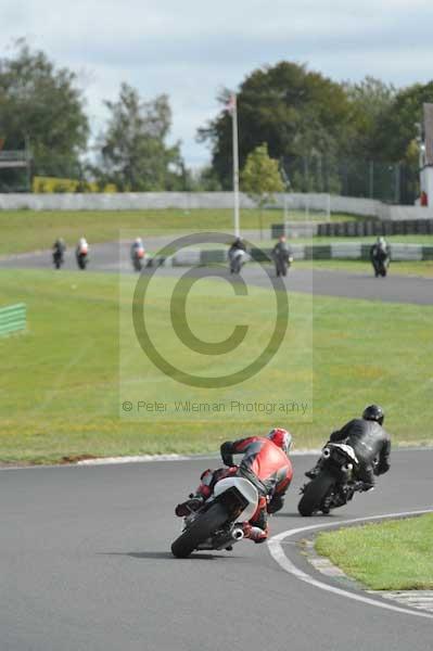 Mallory park Leicestershire;Mallory park photographs;Motorcycle action photographs;event digital images;eventdigitalimages;mallory park;no limits trackday;peter wileman photography;trackday;trackday digital images;trackday photos