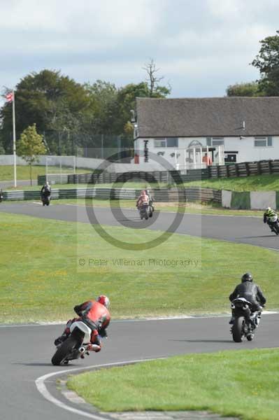 Mallory park Leicestershire;Mallory park photographs;Motorcycle action photographs;event digital images;eventdigitalimages;mallory park;no limits trackday;peter wileman photography;trackday;trackday digital images;trackday photos