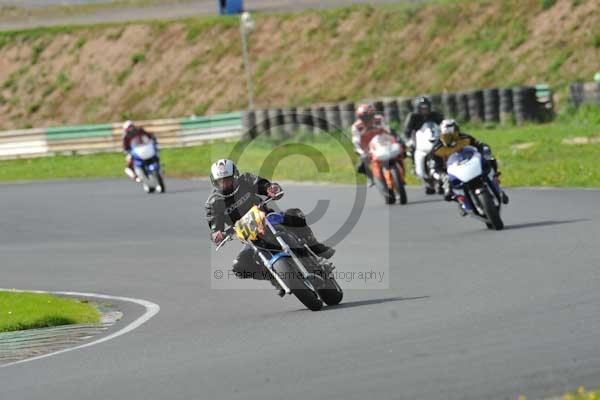 Mallory park Leicestershire;Mallory park photographs;Motorcycle action photographs;event digital images;eventdigitalimages;mallory park;no limits trackday;peter wileman photography;trackday;trackday digital images;trackday photos