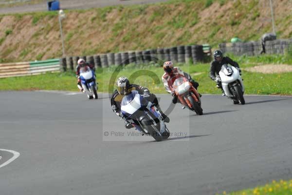 Mallory park Leicestershire;Mallory park photographs;Motorcycle action photographs;event digital images;eventdigitalimages;mallory park;no limits trackday;peter wileman photography;trackday;trackday digital images;trackday photos