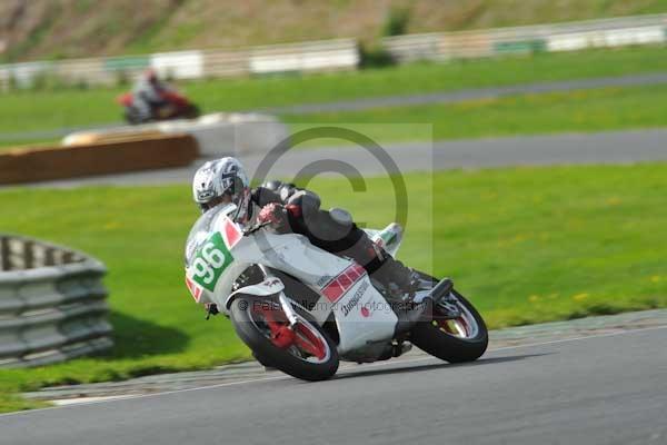 Mallory park Leicestershire;Mallory park photographs;Motorcycle action photographs;event digital images;eventdigitalimages;mallory park;no limits trackday;peter wileman photography;trackday;trackday digital images;trackday photos
