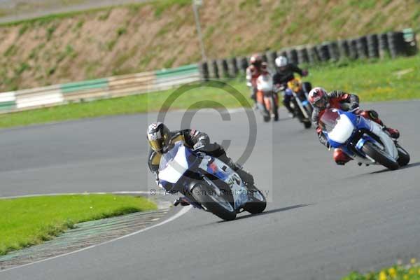 Mallory park Leicestershire;Mallory park photographs;Motorcycle action photographs;event digital images;eventdigitalimages;mallory park;no limits trackday;peter wileman photography;trackday;trackday digital images;trackday photos