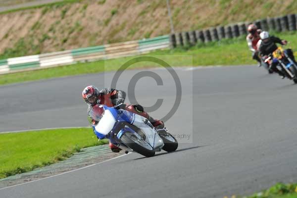Mallory park Leicestershire;Mallory park photographs;Motorcycle action photographs;event digital images;eventdigitalimages;mallory park;no limits trackday;peter wileman photography;trackday;trackday digital images;trackday photos