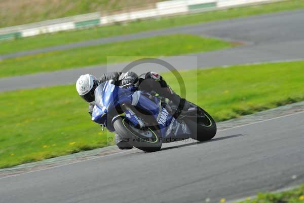 Mallory park Leicestershire;Mallory park photographs;Motorcycle action photographs;event digital images;eventdigitalimages;mallory park;no limits trackday;peter wileman photography;trackday;trackday digital images;trackday photos