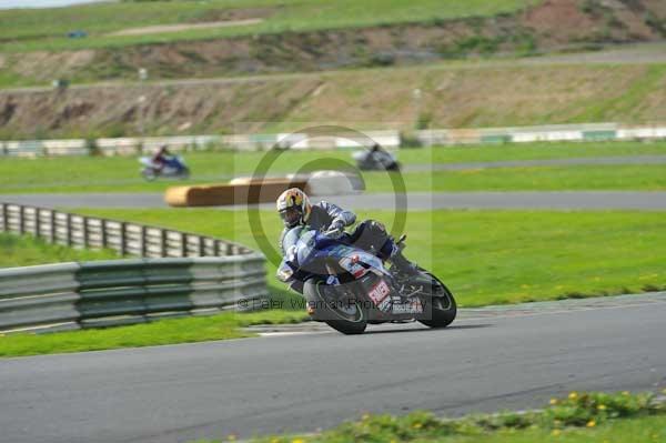 Mallory park Leicestershire;Mallory park photographs;Motorcycle action photographs;event digital images;eventdigitalimages;mallory park;no limits trackday;peter wileman photography;trackday;trackday digital images;trackday photos