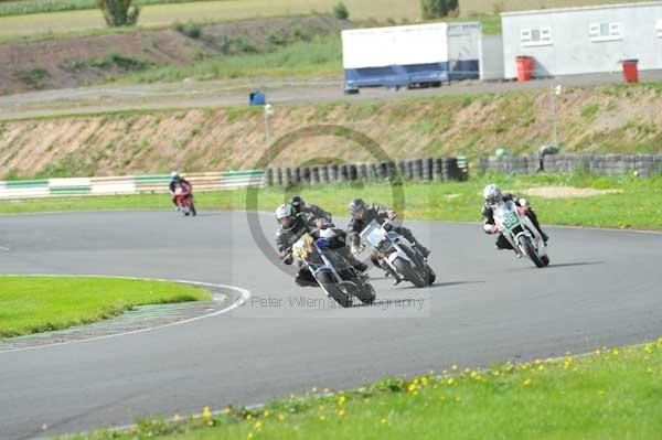 Mallory park Leicestershire;Mallory park photographs;Motorcycle action photographs;event digital images;eventdigitalimages;mallory park;no limits trackday;peter wileman photography;trackday;trackday digital images;trackday photos