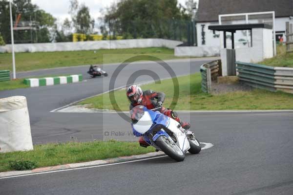 Mallory park Leicestershire;Mallory park photographs;Motorcycle action photographs;event digital images;eventdigitalimages;mallory park;no limits trackday;peter wileman photography;trackday;trackday digital images;trackday photos