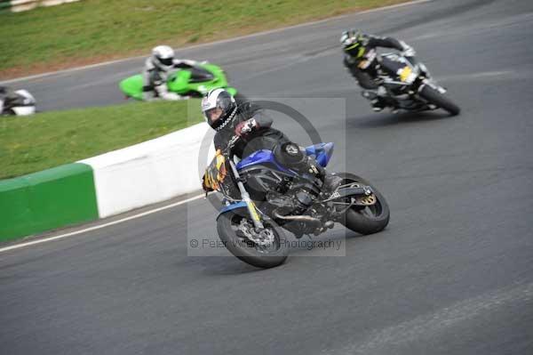 Mallory park Leicestershire;Mallory park photographs;Motorcycle action photographs;event digital images;eventdigitalimages;mallory park;no limits trackday;peter wileman photography;trackday;trackday digital images;trackday photos