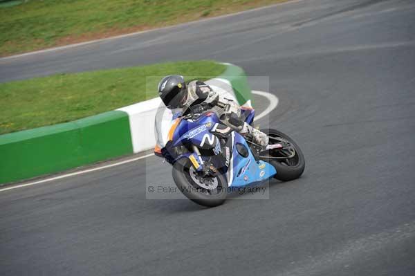 Mallory park Leicestershire;Mallory park photographs;Motorcycle action photographs;event digital images;eventdigitalimages;mallory park;no limits trackday;peter wileman photography;trackday;trackday digital images;trackday photos