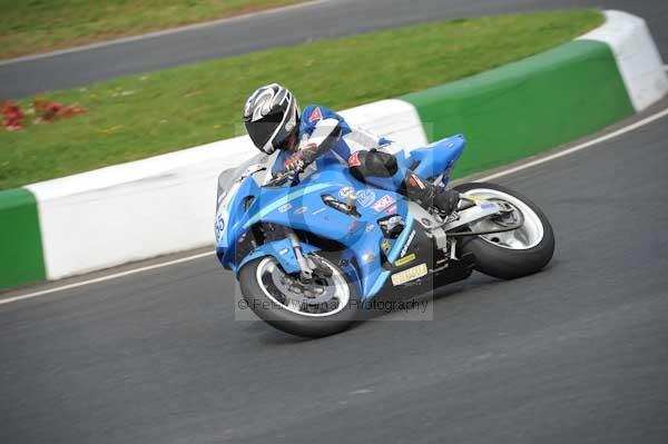 Mallory park Leicestershire;Mallory park photographs;Motorcycle action photographs;event digital images;eventdigitalimages;mallory park;no limits trackday;peter wileman photography;trackday;trackday digital images;trackday photos