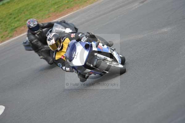 Mallory park Leicestershire;Mallory park photographs;Motorcycle action photographs;event digital images;eventdigitalimages;mallory park;no limits trackday;peter wileman photography;trackday;trackday digital images;trackday photos