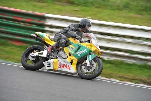 Mallory park Leicestershire;Mallory park photographs;Motorcycle action photographs;event digital images;eventdigitalimages;mallory park;no limits trackday;peter wileman photography;trackday;trackday digital images;trackday photos